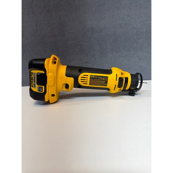 DeWalt Other - Dewalt Cordless Cut Out Tool 18v W/battery DC550 - TESTED